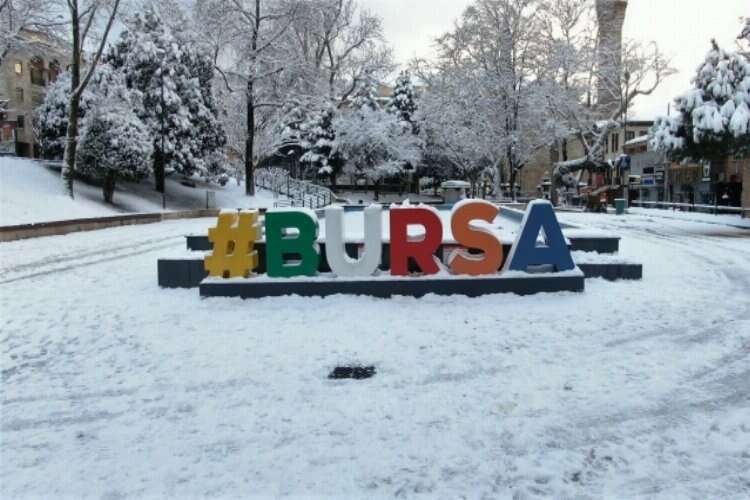 Bursa'da kar yağışı sonrası kartpostallık görüntüler!