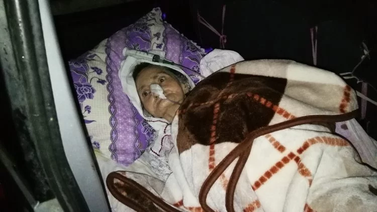 Bursa'da 77 yaşındaki hasta kadın arabanın bagajında taşındı, Sağlık Müdürlüğü soruşturma başlattı