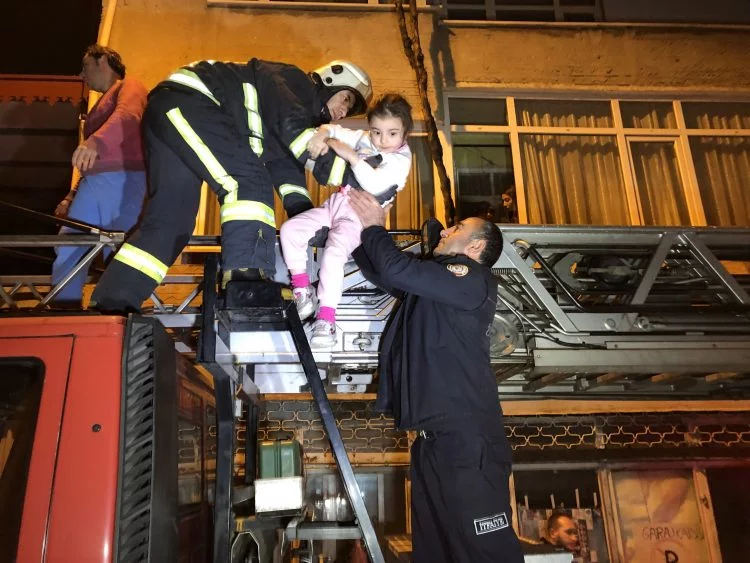 Bursa'da korkutan yangın! 3'ü çocuk 15 kişi....
