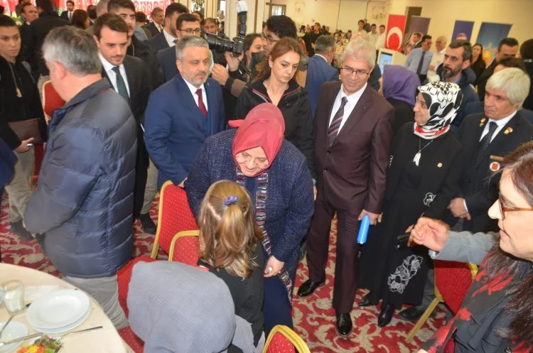 Bakan Selçuk Bursa ziyaretinde şehit ailelerini unutmadı