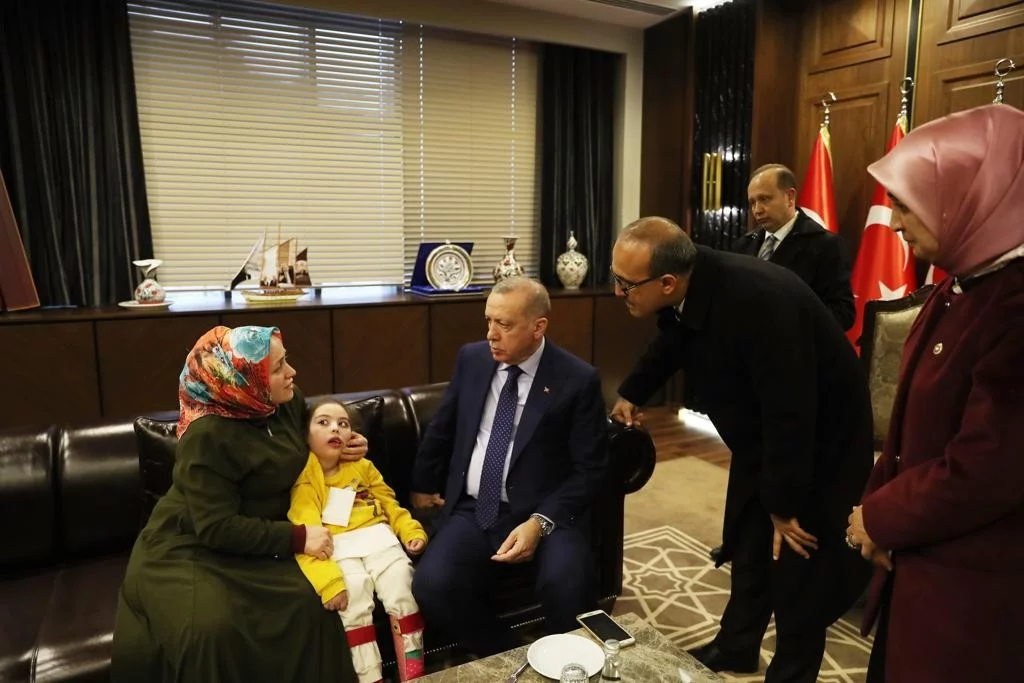 Cumhurbaşkanı Erdoğan, Bursalı Ela'ya robot sözü verdi