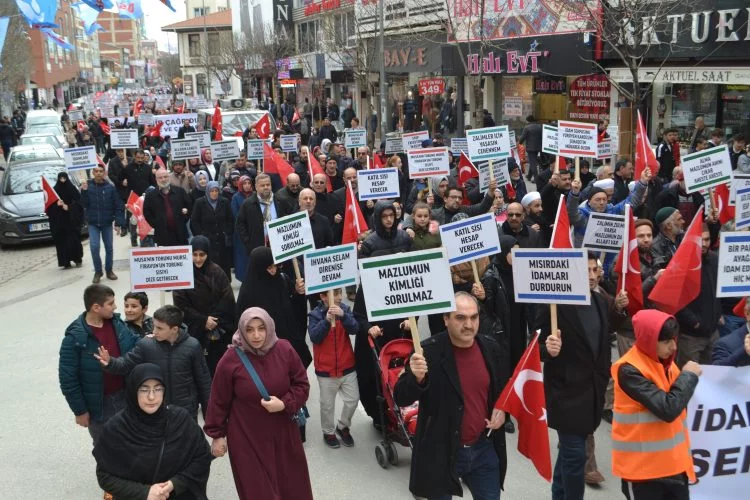 Bursa Mısır'da idam edilen Müslümanlar için ayakta!