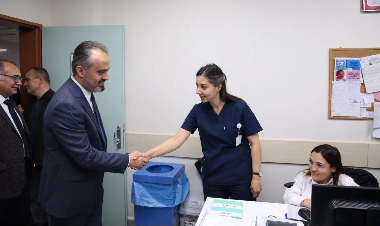 Başkan Aktaş'tan doktorlara bayram ziyareti 