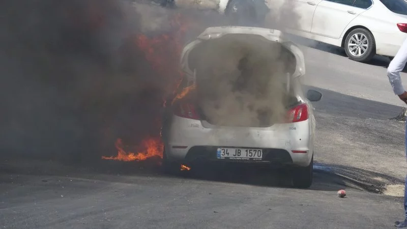 BURSA- Seyir halindeki otomobil alev alev yandı!