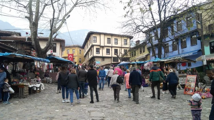 Yaşayan son Osmanlı köyü Cumalıkızık'a ziyaretçi akını