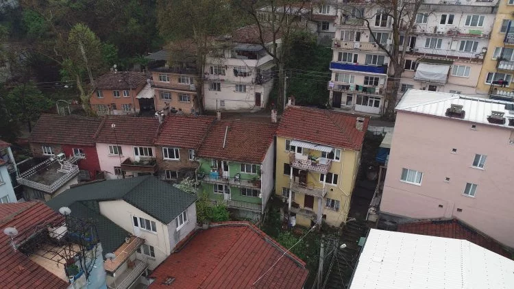 Bursa'da heyelan bir mahalleyi evsiz bıraktı