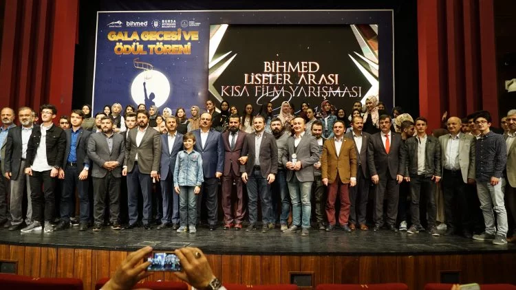 Bursa'da liseler arası 'merhamet' temalı kısa film yarışmasının ödülleri sahiplerini buldu