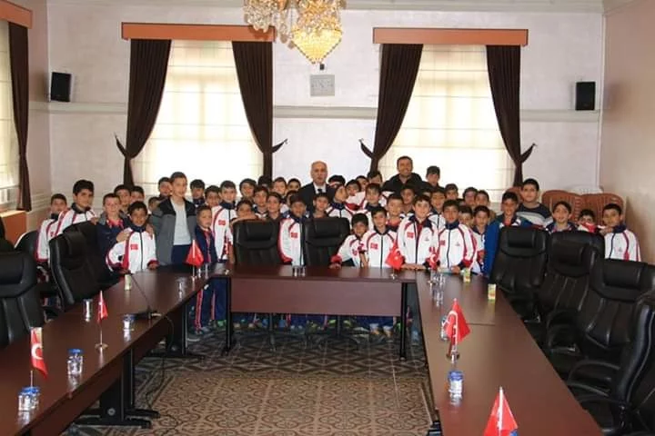 Yenişehir'in Başkanı'ndan minik sporculara büyük destek