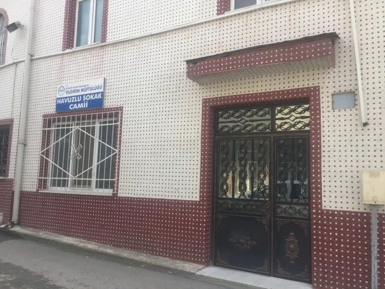Bursa'da camideki sadaka kutusunu çalan hırsızlar yakalandı