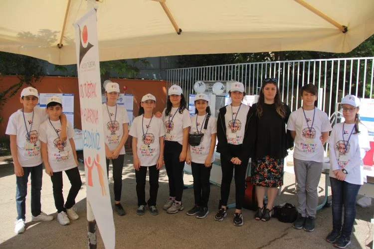 Bursalı öğrenciler Bilim Şenliğinde güneş enerjisiyle maket köprüyü aydınlattı