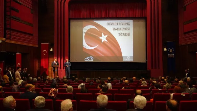 Bursa'da şehit ailelerine ve bir gaziye Devlet Ödünç Madalyası verildi