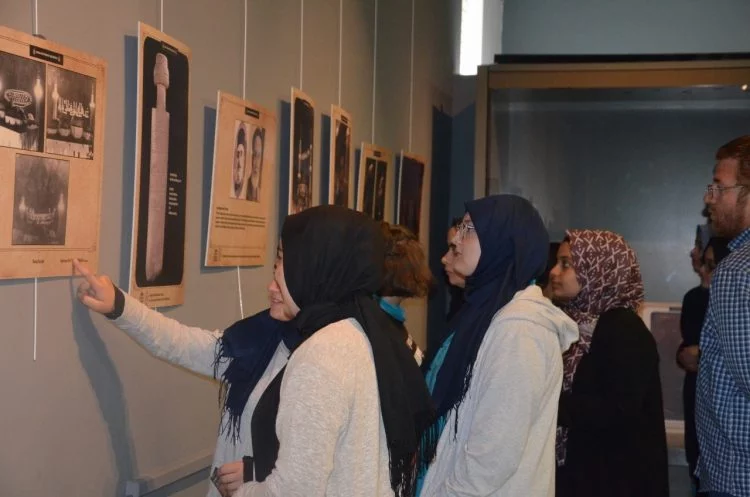 Ramazanın simgelerinden mahya sanatı Bursa Vakıf Kültürü Müzesinde sergileniyor