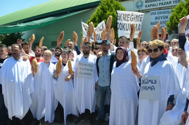 Mudanya'da pazar kararına kefenli protesto
