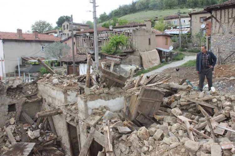 Bursa'da o köye bir çivi bile çakmak yasak! Evler teker teker yıkılıyor...