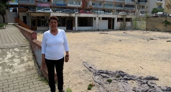Mudanya'da boşaltılan halı saha tinercilerin mekanı oldu