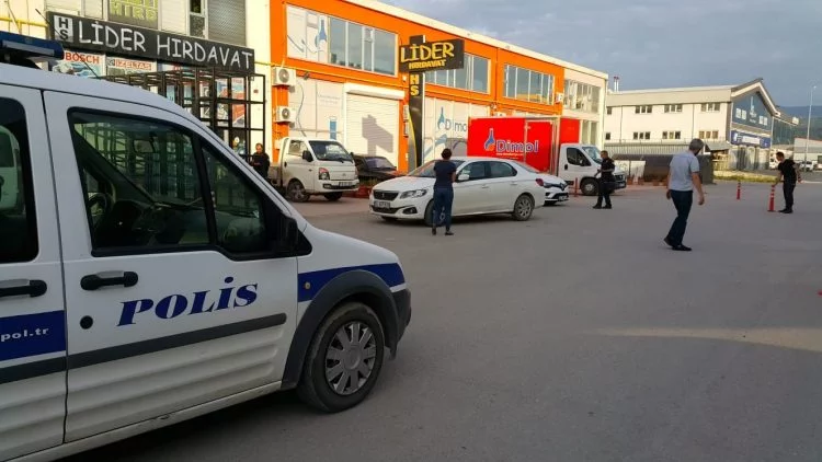 Bursa'da eşinden boşanan adam çocukluk arkadaşını vurdu