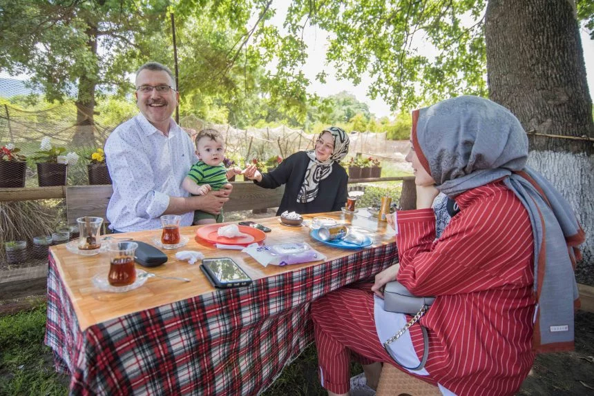 Başkan Özkan, bayram tatilinde longozun tadını çıkardı