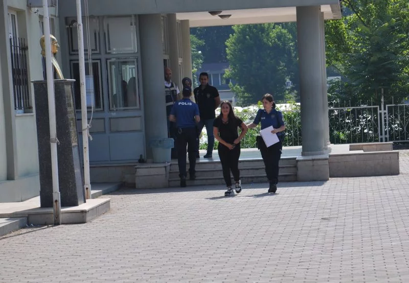 Bursa'da kimliğini unuttuğu için YKS'ye giremeyen öğrencinin imdadına polis ekipleri yetişti
