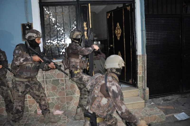 Bursa'daki şafak operasyonunda 49 zehir taciri yakalandı