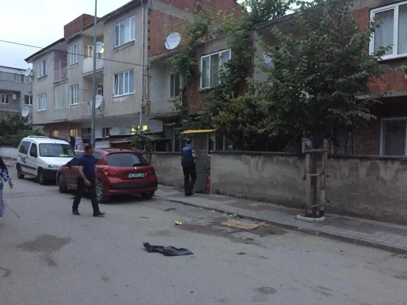 Bursa'da dedesini ziyarete giden küçük Buğlem balkondan düşerek ağır yaralandı
