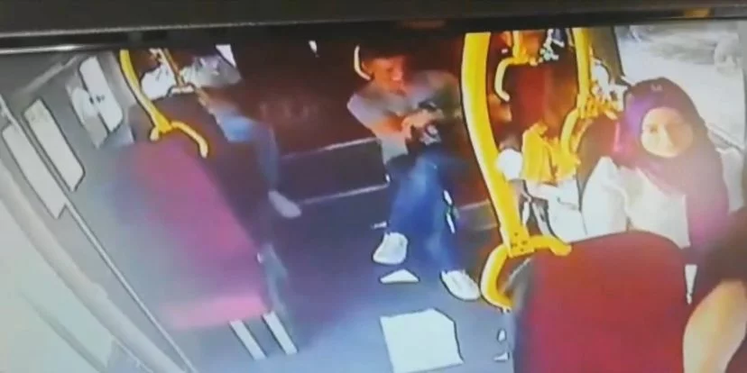 Bursa'da yaşlı adamın parasını çalan hırsızın zevkten dört köşe olduğu an kamerada
