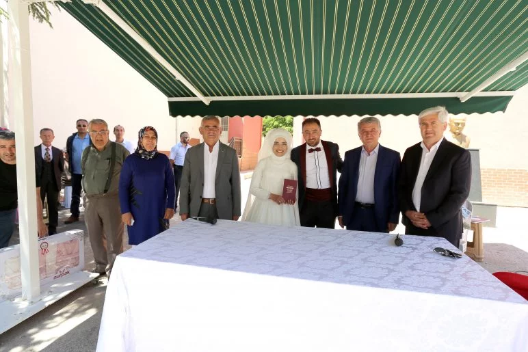 Keles'te 4 belediye başkanlı düğün