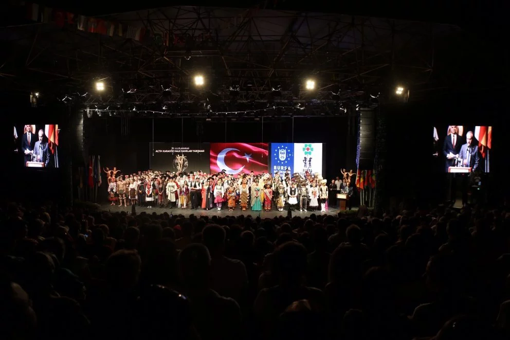 Uluslararası Altın Karagöz Halk Dansları Yarışması'nda coşkulu açılış
