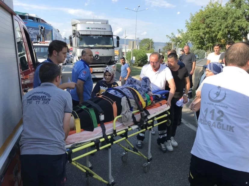 Bursa'da TIR kazası! 1 kişi yaralandı