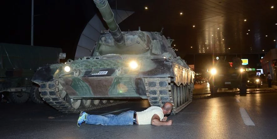 O karanlık gecede tankların önüne yatan Metin Doğan Barış Manço Kültür Merkezi'nde konuştu
