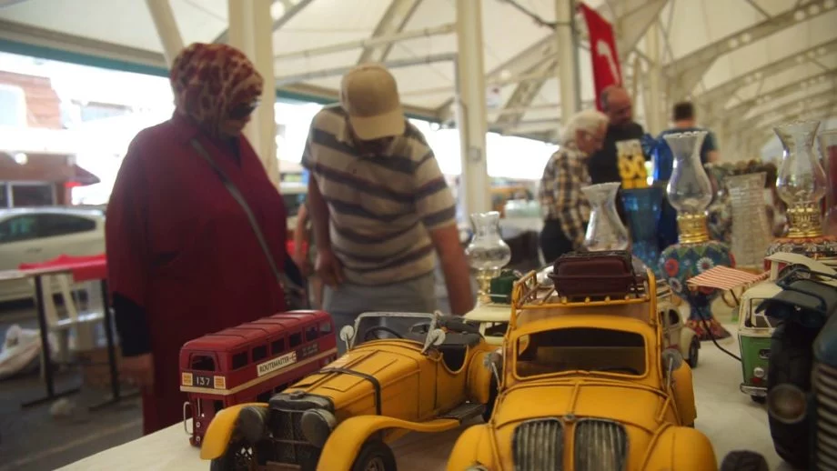 Bursa'da kurulan antika pazarına Arap turistlerden yoğun ilgi