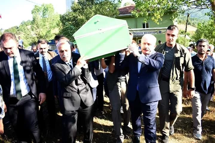 TBMM Başkanı Şentop Bursa'da cenaze acısına ortak oldu