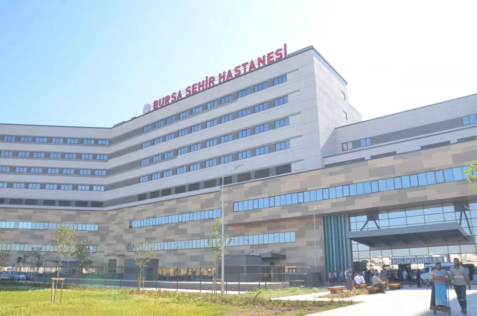 Borular tıkandı! Bursa Şehir Hastanesi'ni su bastı