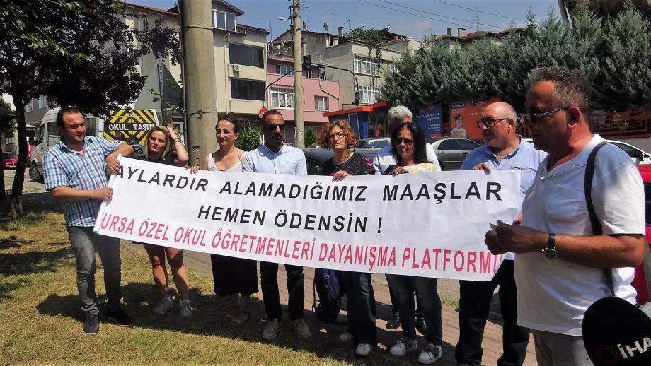 Bursa'da maaşlarını alamayan özel okul öğretmenleri isyan etti