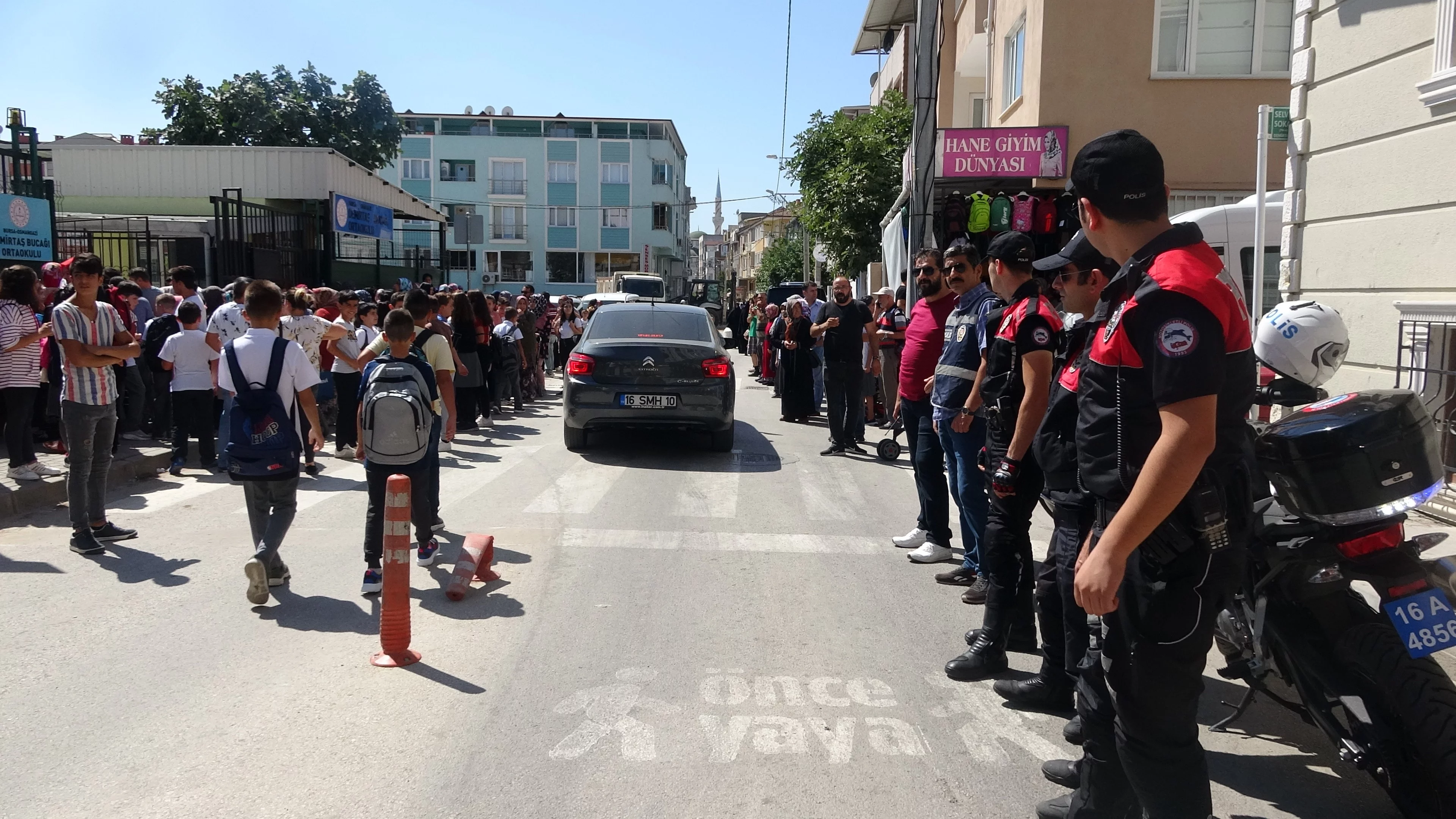 Bursa'da okul çevreleri abluka altında