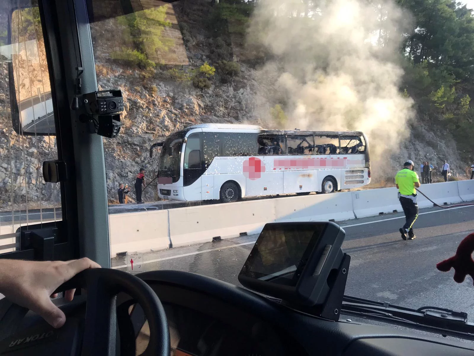 Muğla'da otobüs cayır cayır yandı!