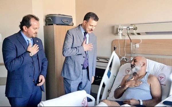 Mustafa Esgin ve Refik Özen kahraman gaziyi ziyaret etti