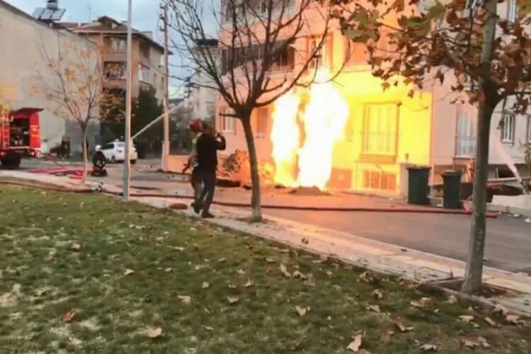 Bursa'da doğalgaz patlaması! Alevler yükseldi...