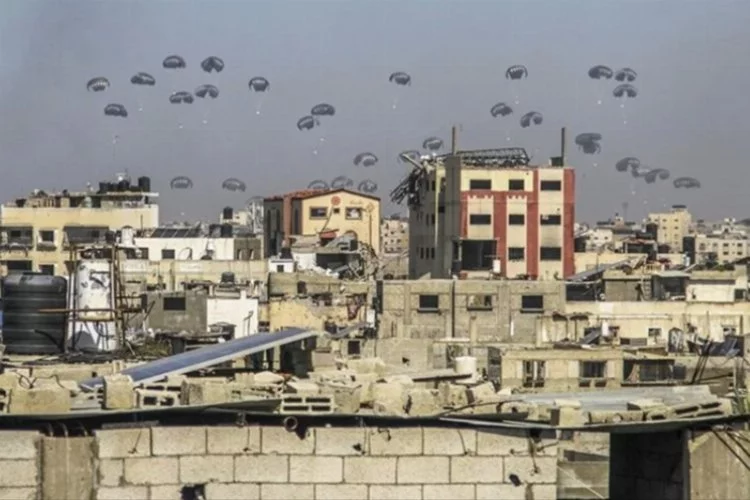 ABD, Gazze'nin kuzeyine 25 binden fazla öğüne denk gelen insani yardımı havadan indirdi
