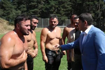 Adalet Bakanı Tunç, yağlı güreşleri izledi