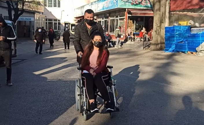 Ağrıları dinsin diye gittiği Medical Park Hastanesi’nden tekerlekli sandalyeyle çıktı: Yanlış iğne hayatını kararttı