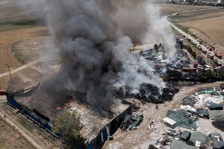 Ankara'da yatak fabrikasında yangın çıktı
