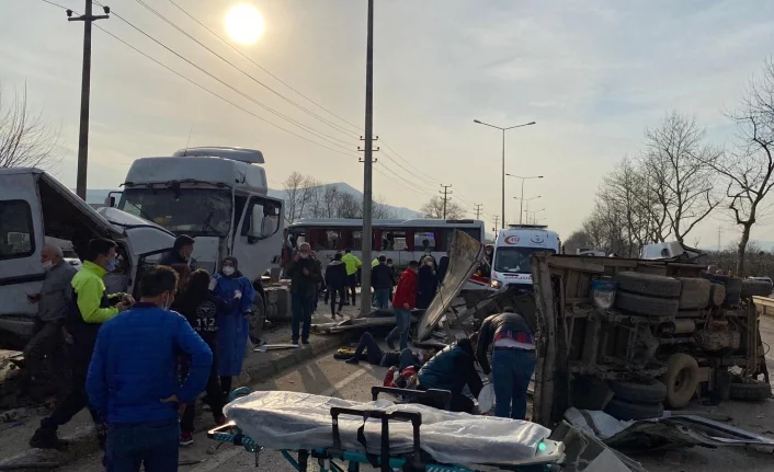 Bursa'da freni boşalan TIR dehşet saçtı; 3 ölü, 21 yaralı