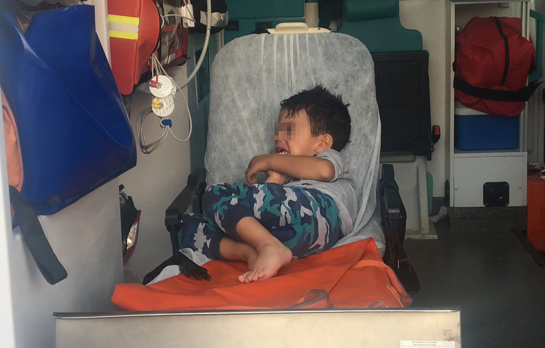 Minibüste bırakılan engelli çocuk fenalaştı