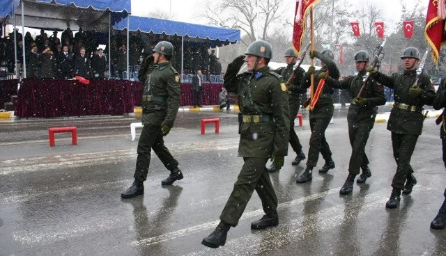 Diyarbakır'da asker görev başında