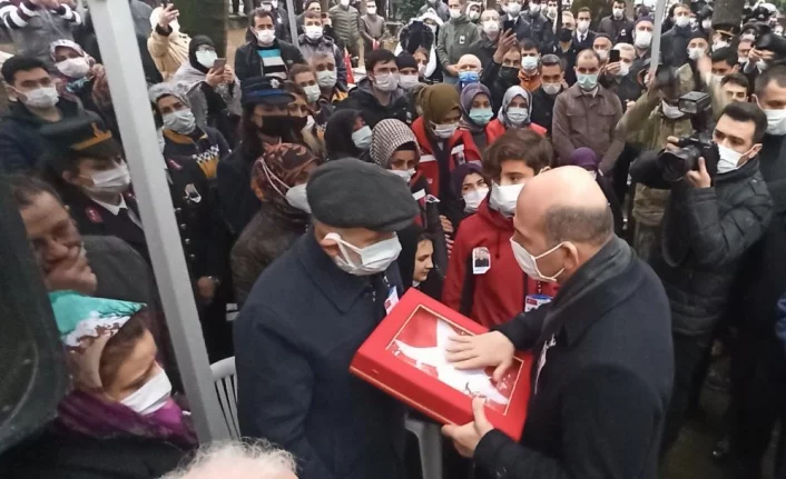 Bakan Soylu, Bursa'da şehit cenazesine katıldı