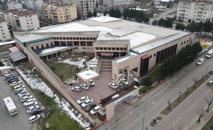 Barış Manço Kültür Merkezi'nin üstü modern kütüphane oluyor.