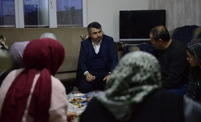 Başkan Yılmaz depremzedelerle iftar sofrasında