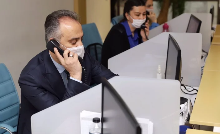 Başkan Aktaş çağrı merkezinde telefonların başına geçti