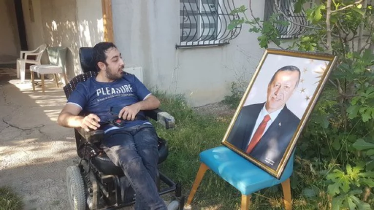 Bedensel engelli Emir'in Erdoğan sevgisi