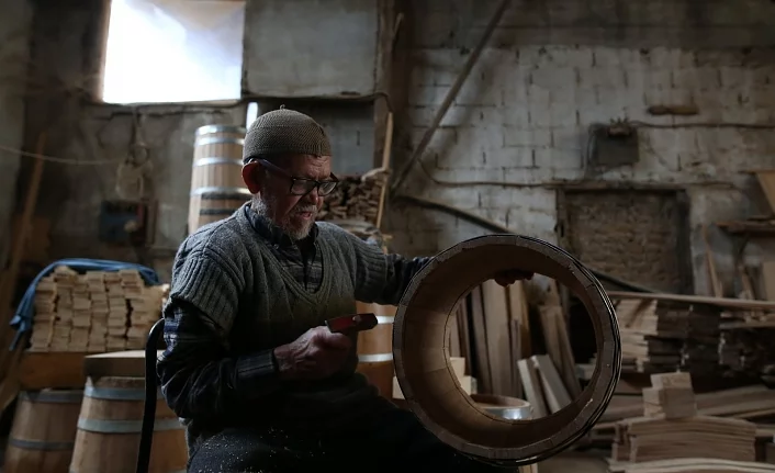 Bursa'da 74 yıldır aralıksız fıçı yapıyor